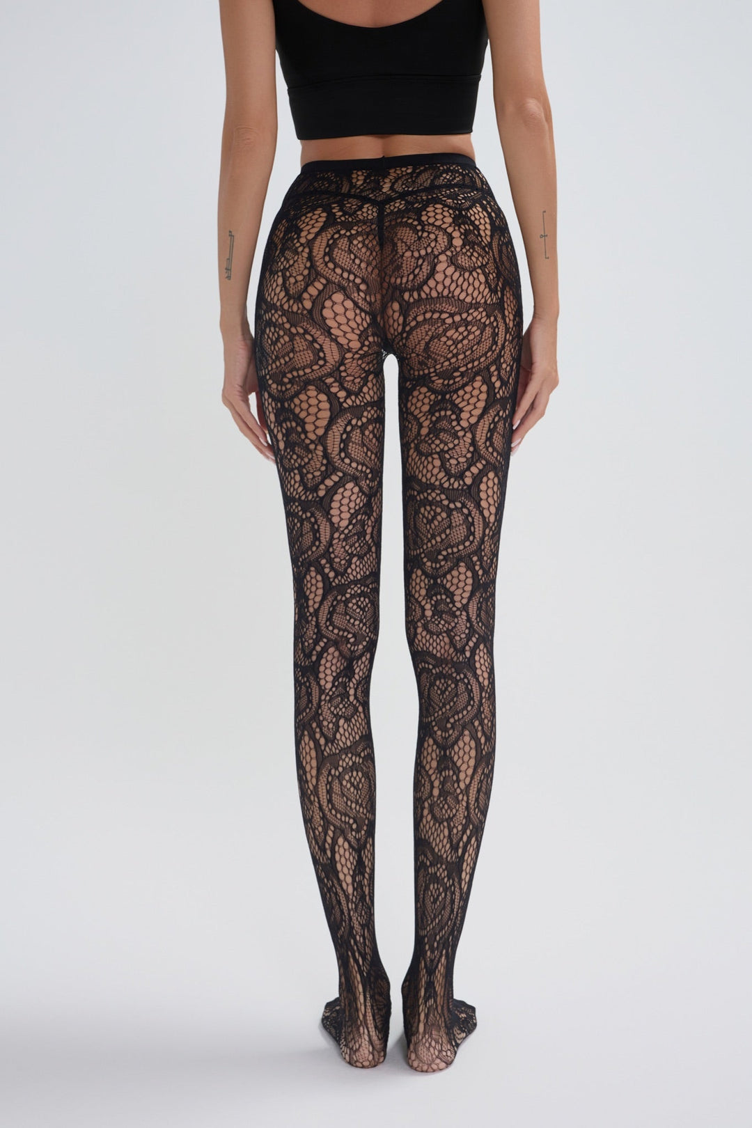 Mesh Tights Outfits: How to Wear Mesh Tights Without Overdoing It